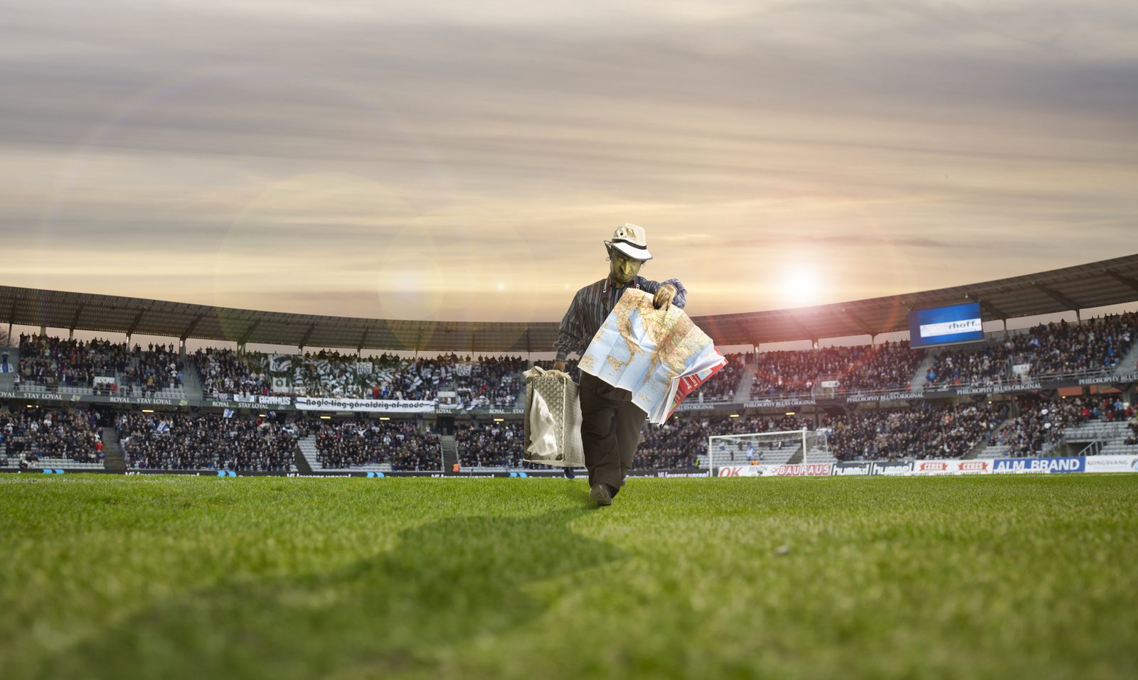 Kreativ reklamefoto - dverg på AGF stadion, event fotografi
